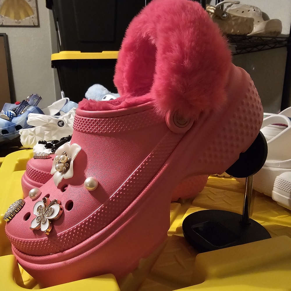 🎀New Pink Fuzzy Stomp Crocs🎀 - Picture 3 of 9